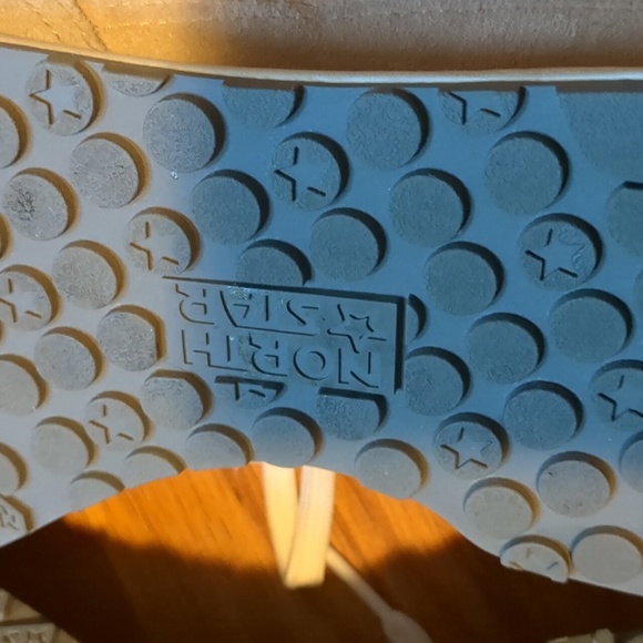 North Star OG Retro Runner Sneaker - Picture 11 of 11